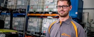 RESTOil Team vor Servicefahrzeugen am Standort Geiersthal